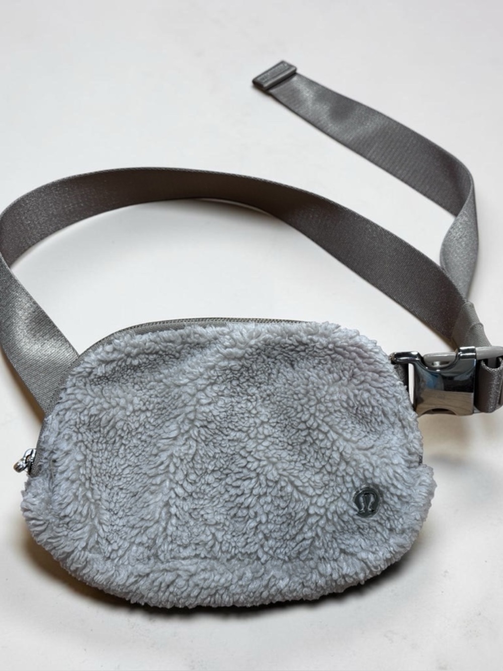 Lululemon Everywhere Fur Belt Bag Ivory White Sherpa Fleece Zip Fanny Pack Fuzzy